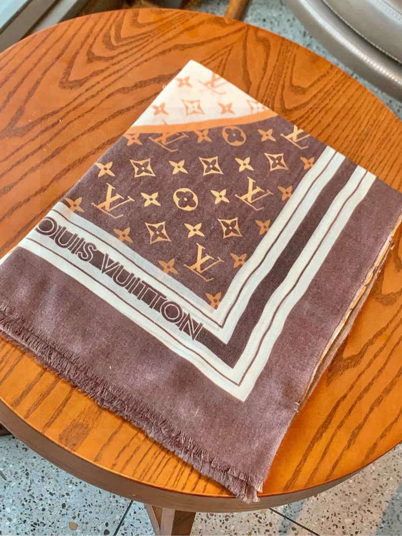 Louis Vuitton Classic Cashmere Scarf L60367