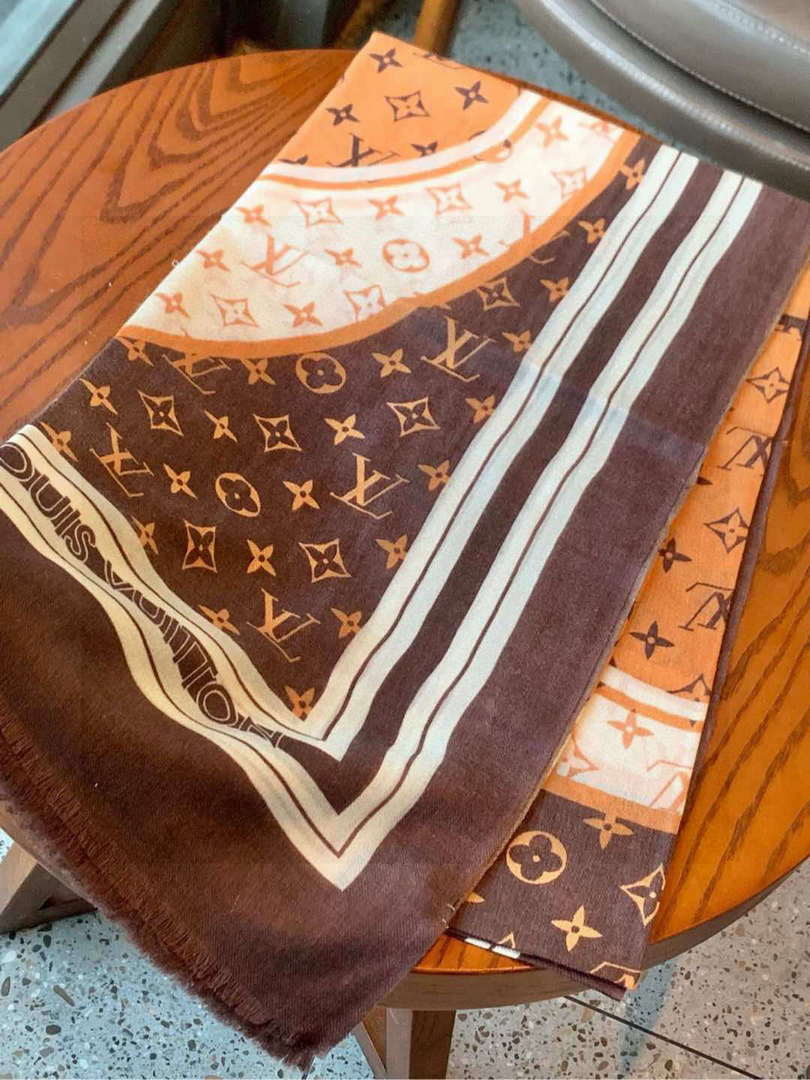 Louis Vuitton Classic Cashmere Scarf L60367