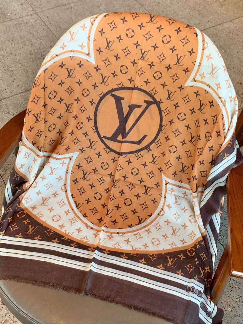 Louis Vuitton Classic Cashmere Scarf L60367