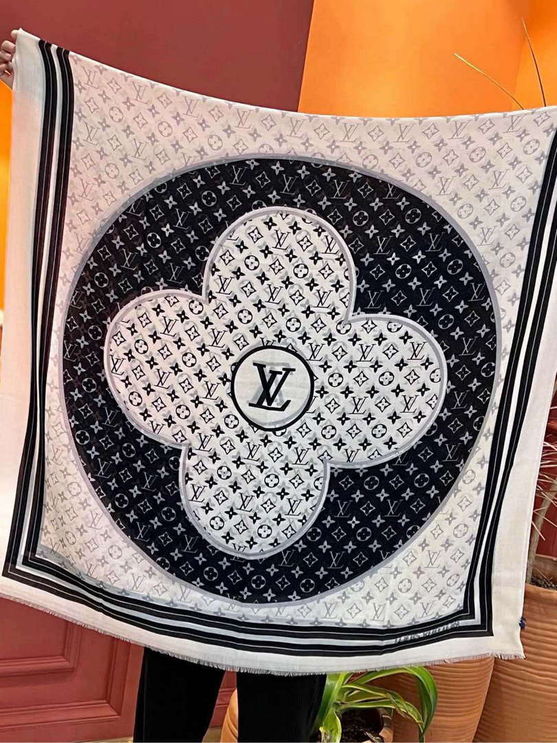 Louis Vuitton Classic Cashmere Scarf L60368
