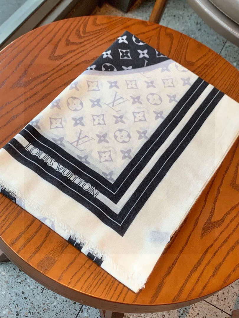Louis Vuitton Classic Cashmere Scarf L60368