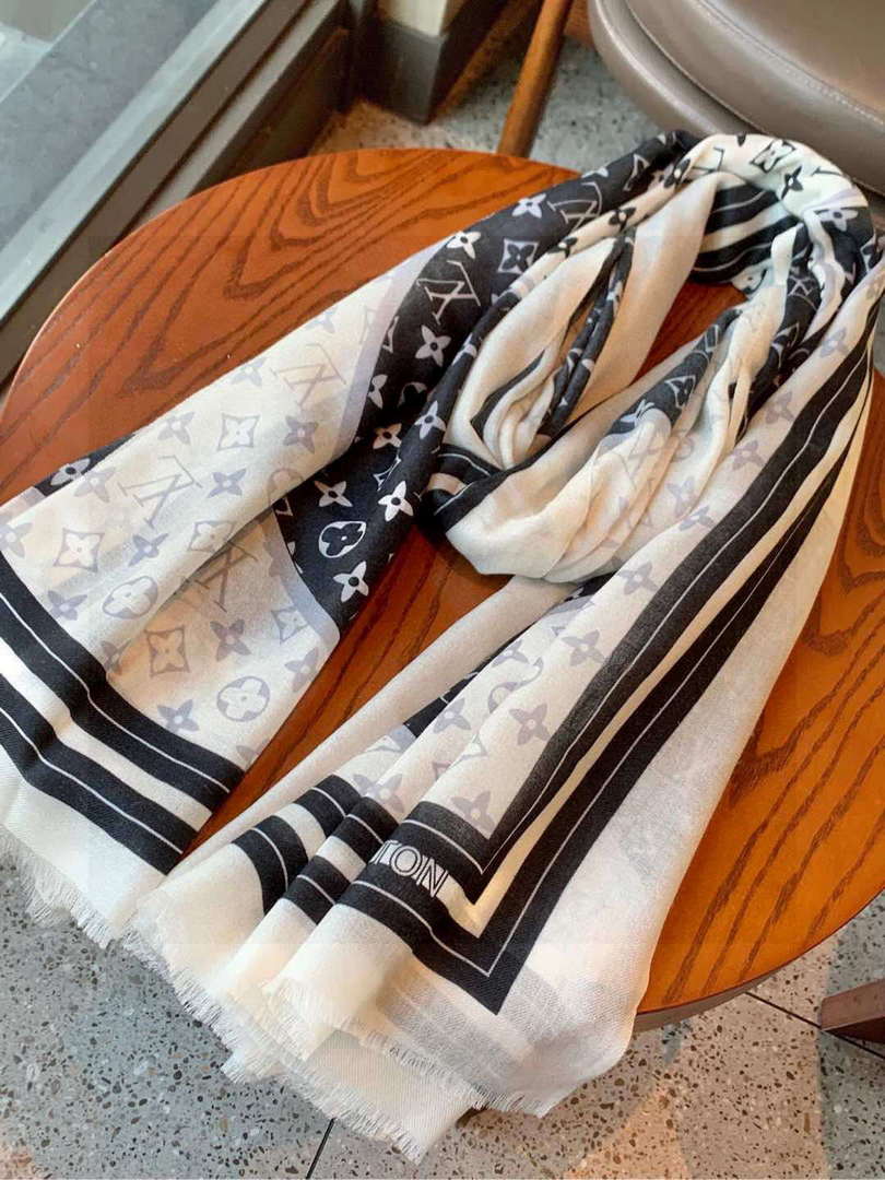 Louis Vuitton Classic Cashmere Scarf L60368