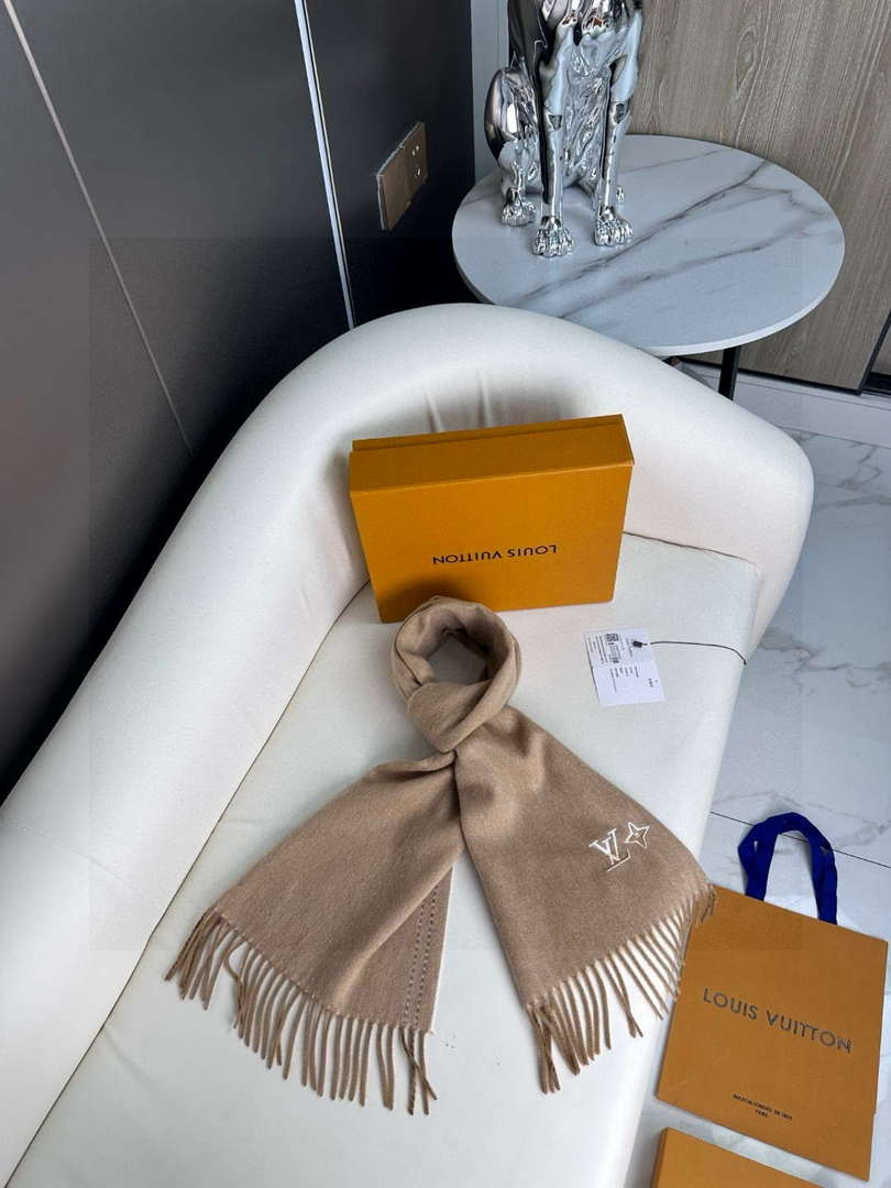 Louis Vuitton Classic Cashmere Scarf Scarf L60350 - Default Title - View 1