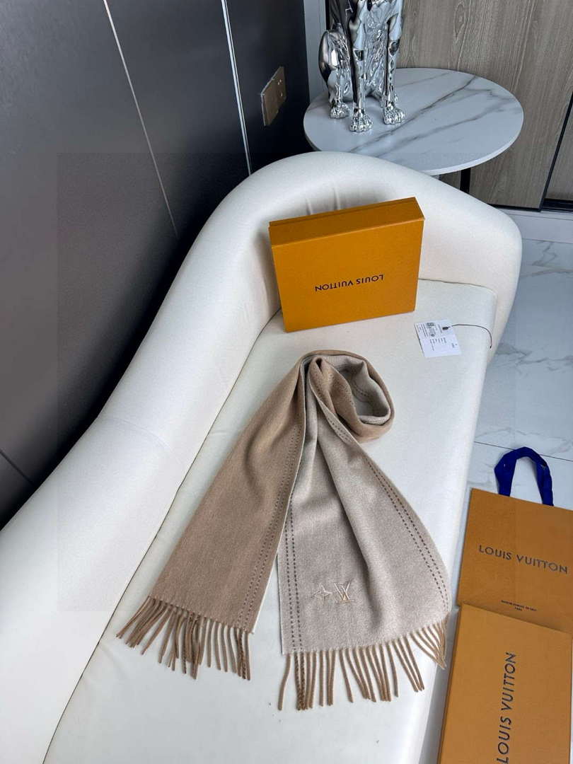 Louis Vuitton Classic Cashmere Scarf Scarf L60350