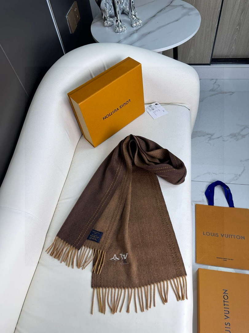 Louis Vuitton Classic Cashmere Scarf Scarf L60351 - Default Title - View 1