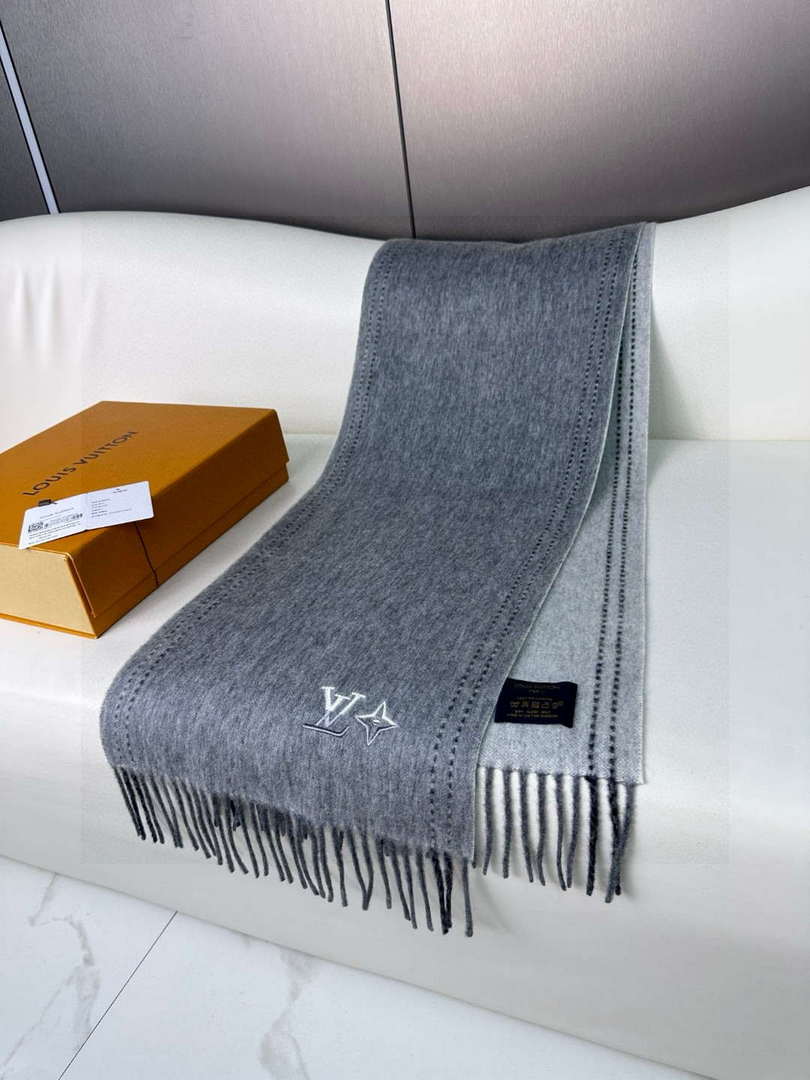 Louis Vuitton Classic Cashmere Scarf Scarf L60352