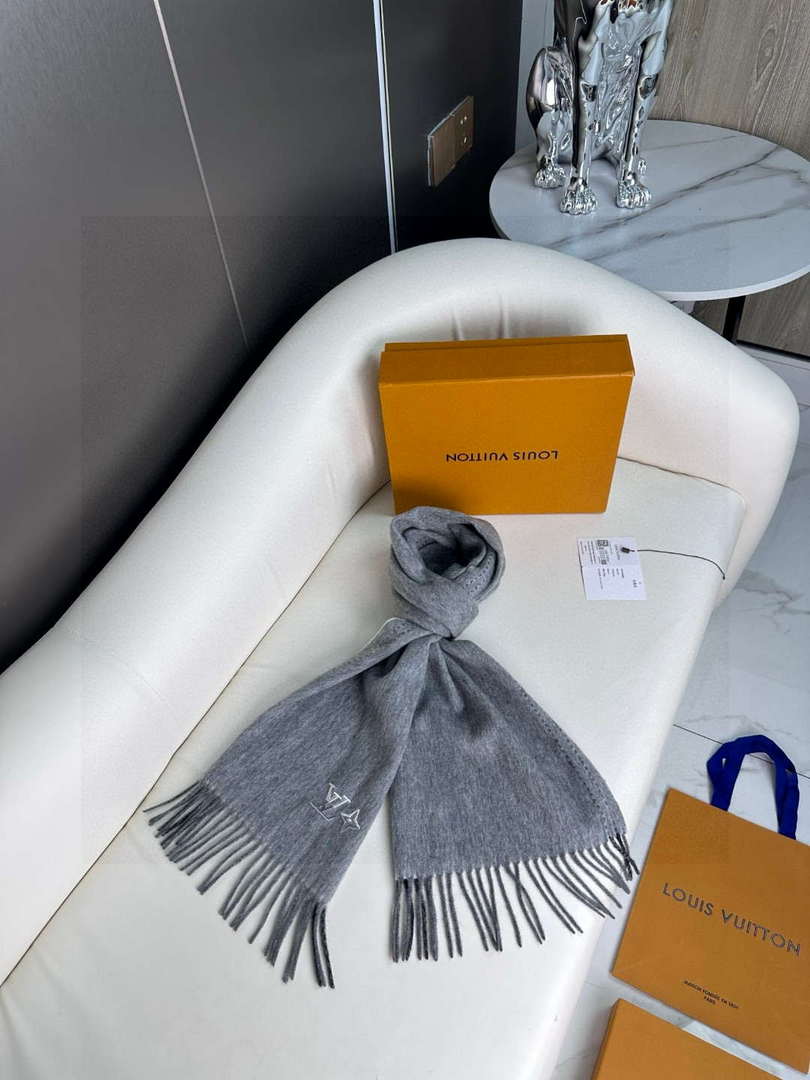 Louis Vuitton Classic Cashmere Scarf Scarf L60352