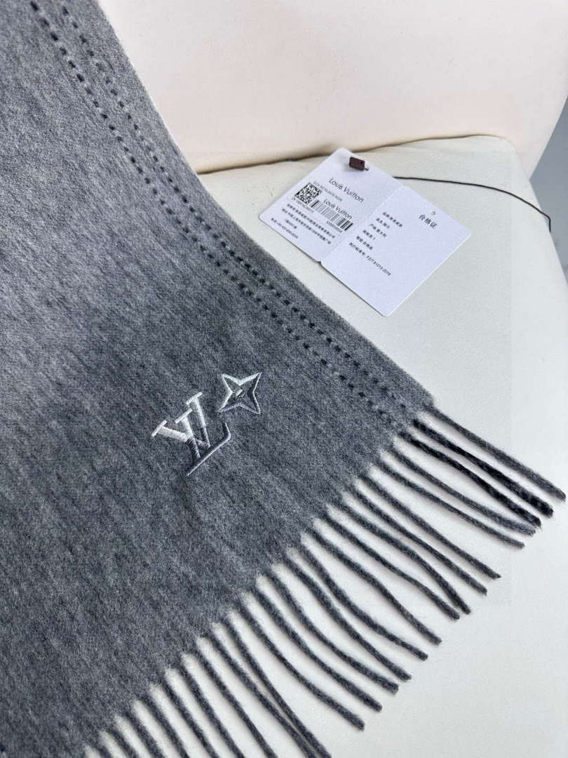 Louis Vuitton Classic Cashmere Scarf Scarf L60352