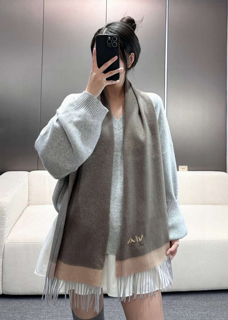 Louis Vuitton Classic Cashmere Scarf Scarf L60356