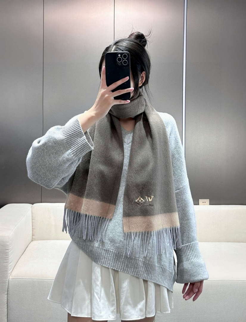 Louis Vuitton Classic Cashmere Scarf Scarf L60356