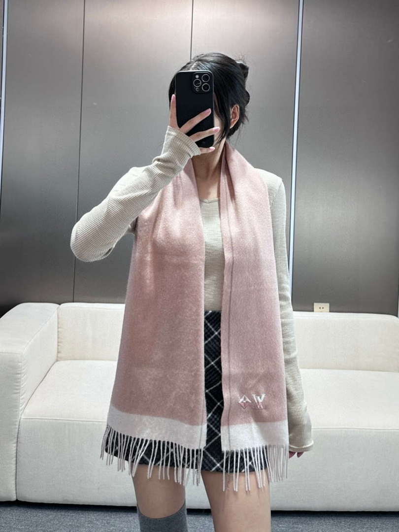 Louis Vuitton Classic Cashmere Scarf Scarf L60357 - Default Title - View 1