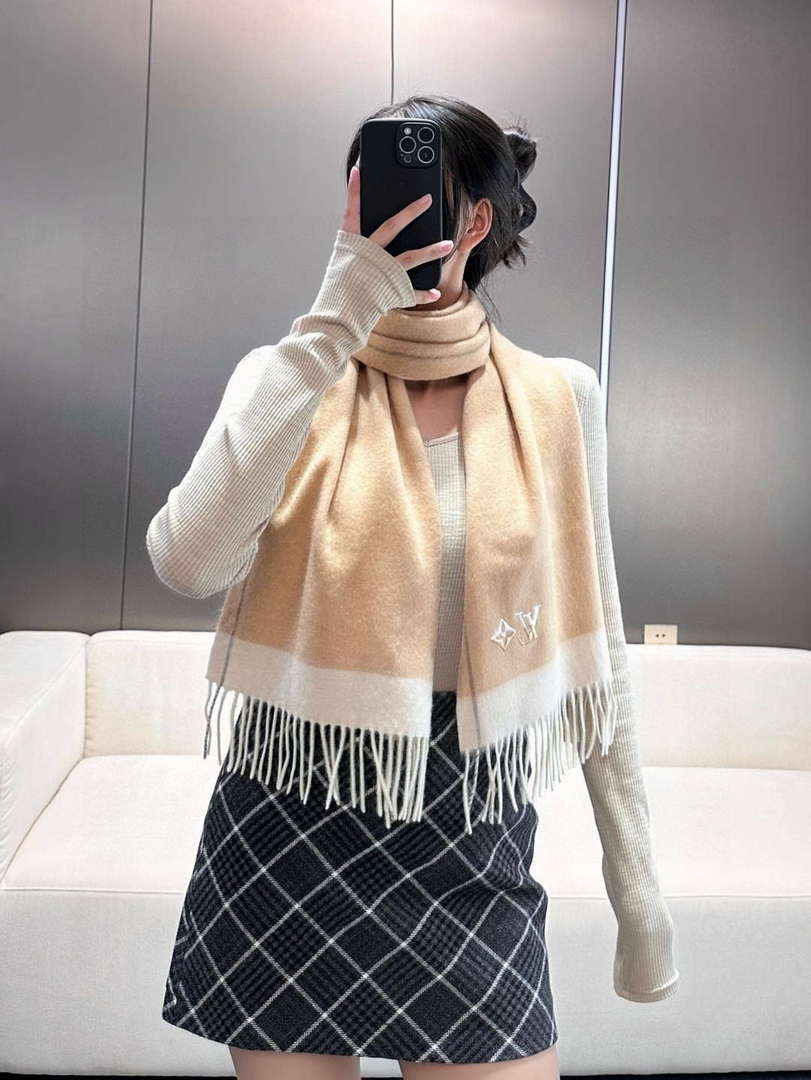 Louis Vuitton Classic Cashmere Scarf Scarf L60358
