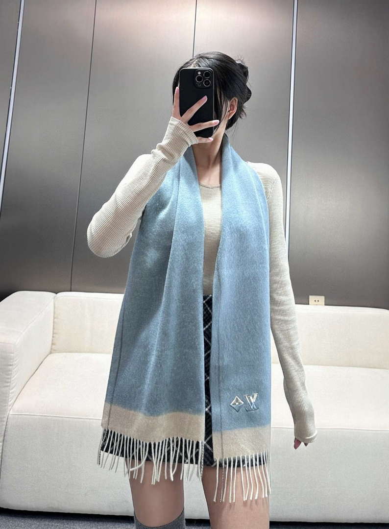 Louis Vuitton Classic Cashmere Scarf Scarf L60359 - Default Title - View 1