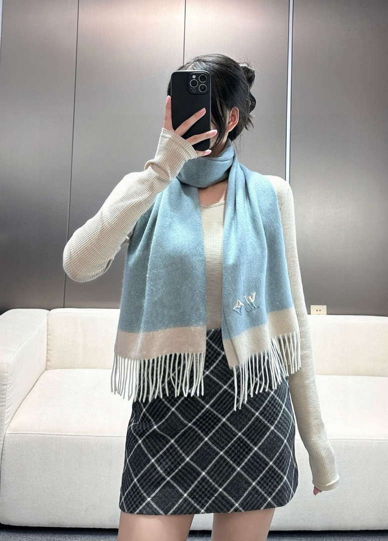 Louis Vuitton Classic Cashmere Scarf Scarf L60359