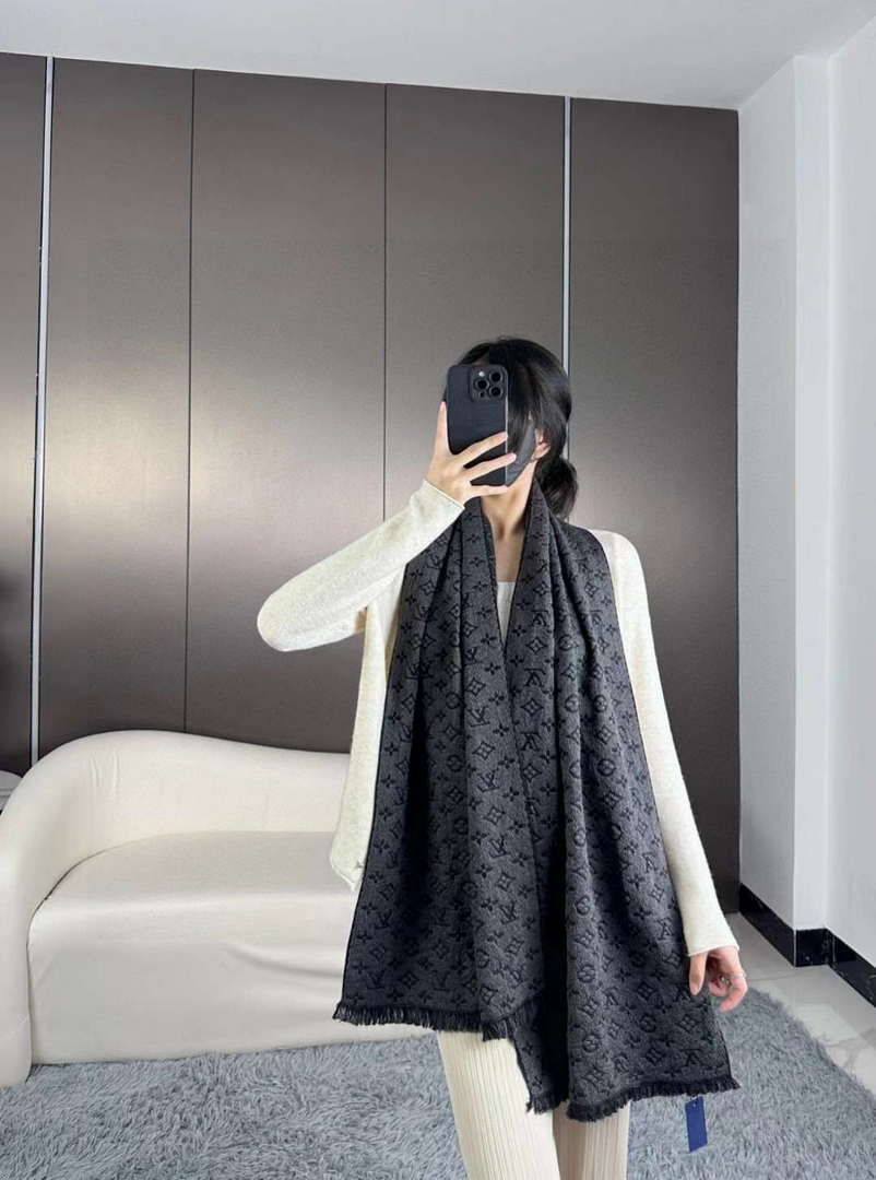 Louis Vuitton Classic Cashmere Scarf Scarf L60361