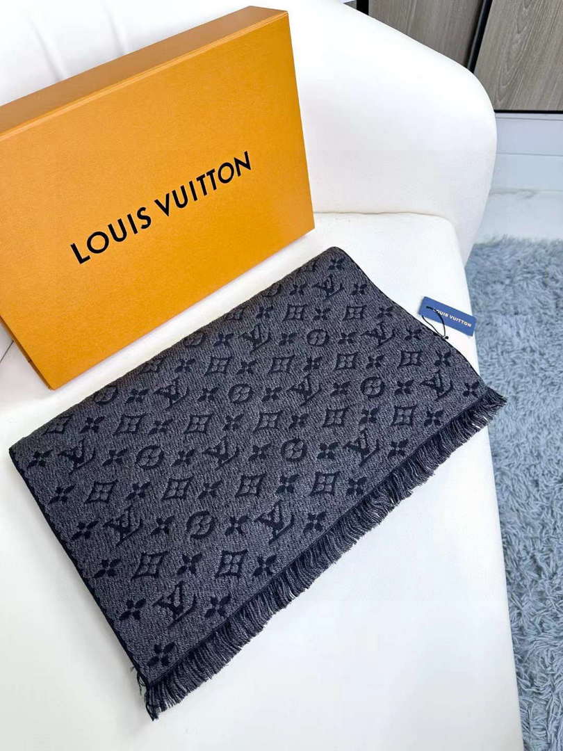 Louis Vuitton Classic Cashmere Scarf Scarf L60361
