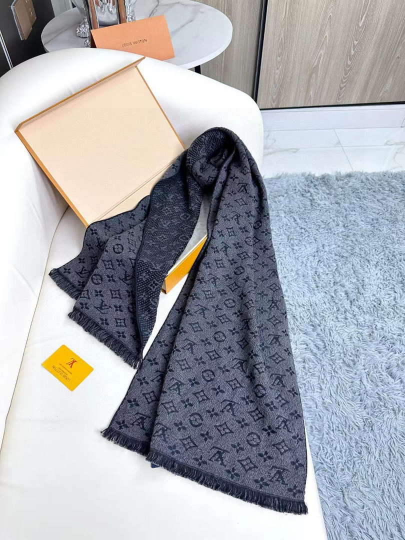 Louis Vuitton Classic Cashmere Scarf Scarf L60361