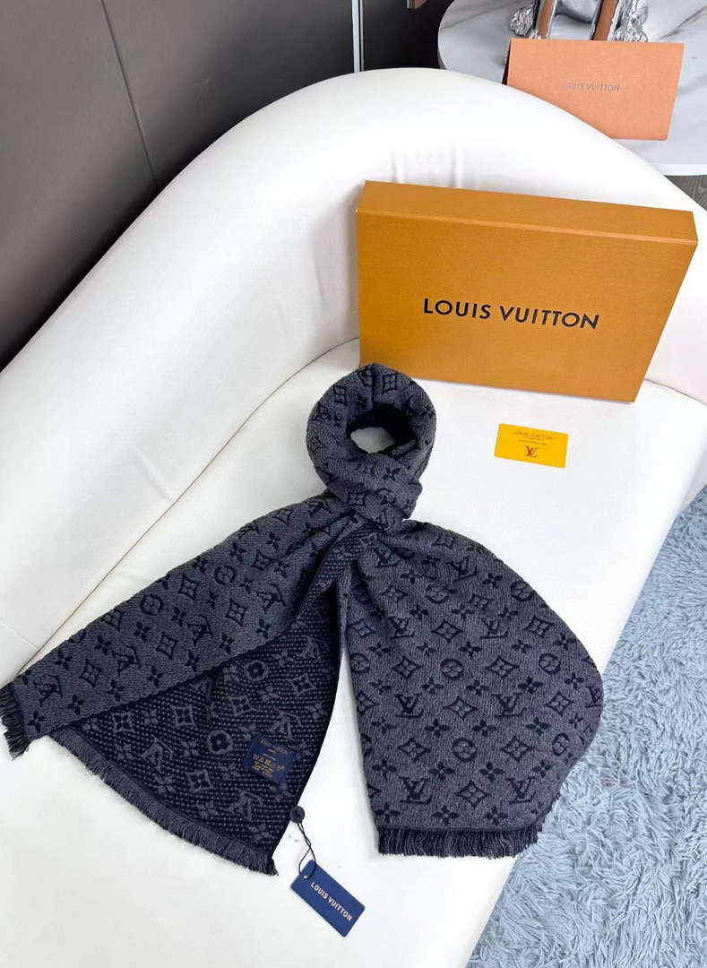 Louis Vuitton Classic Cashmere Scarf Scarf L60361 - Default Title - View 1