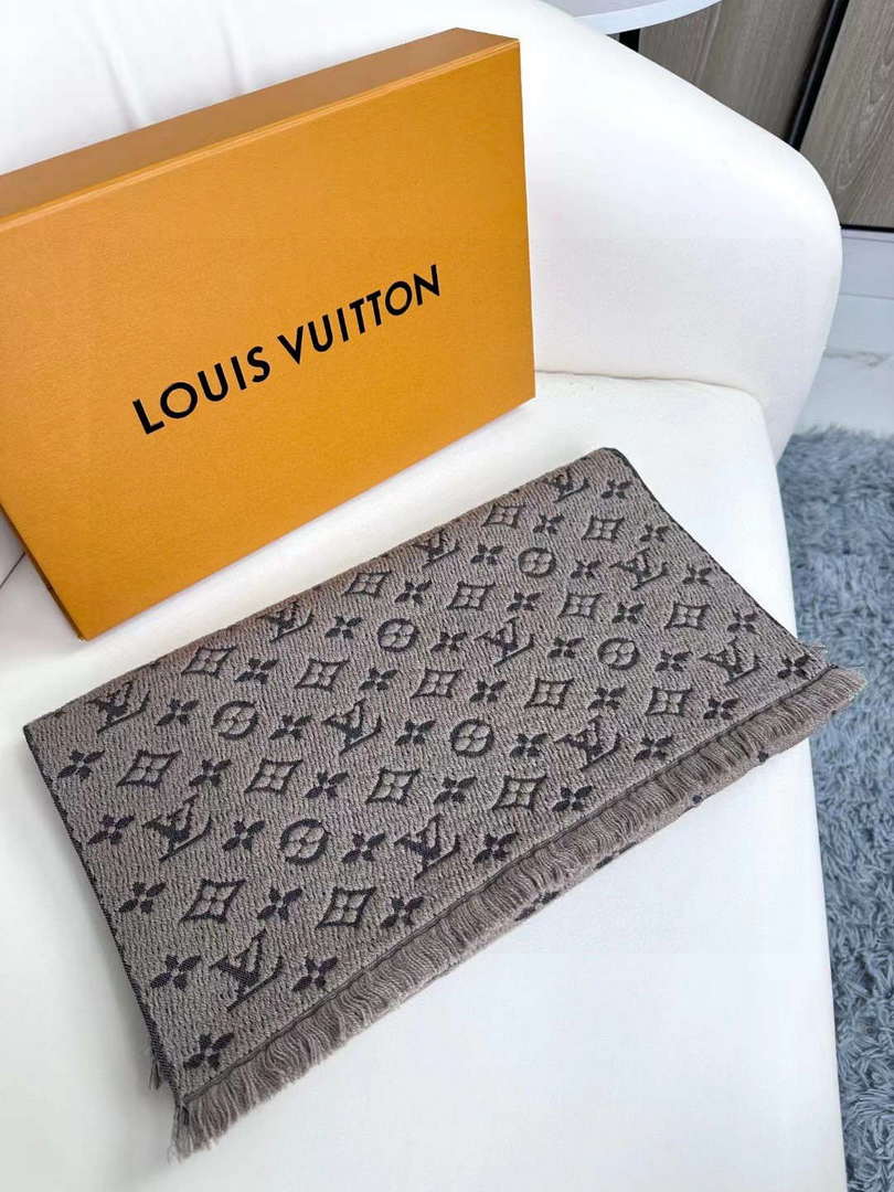 Louis Vuitton Classic Cashmere Scarf L60362