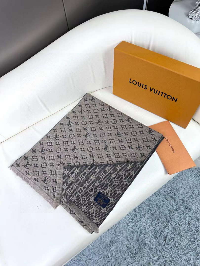 Louis Vuitton Classic Cashmere Scarf L60362