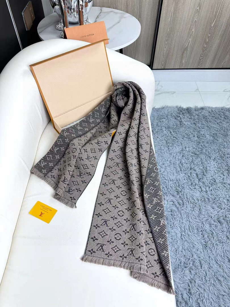 Louis Vuitton Classic Cashmere Scarf L60362