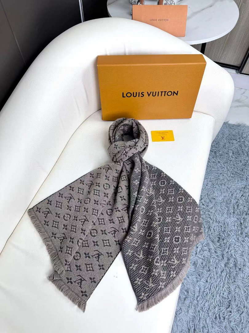 Louis Vuitton Classic Cashmere Scarf L60362