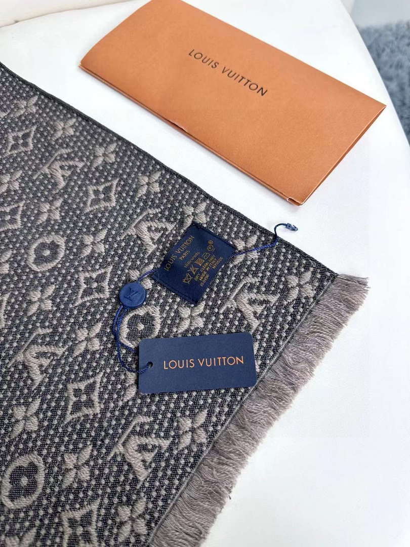 Louis Vuitton Classic Cashmere Scarf L60362