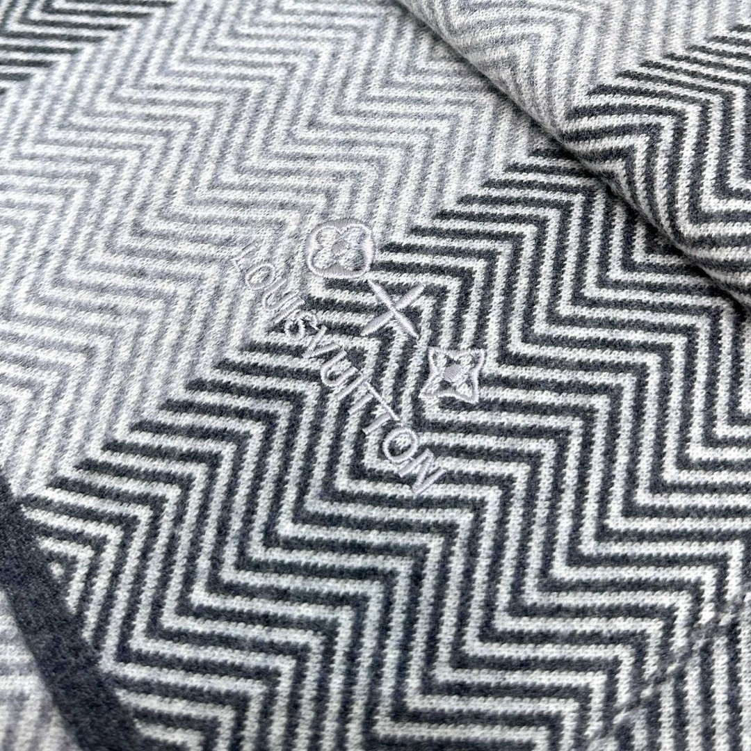 Louis Vuitton Classic Plaid Jacquard Cashmere Scarf L60378