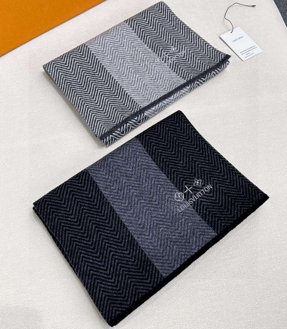 Louis Vuitton Classic Plaid Jacquard Cashmere Scarf L60378