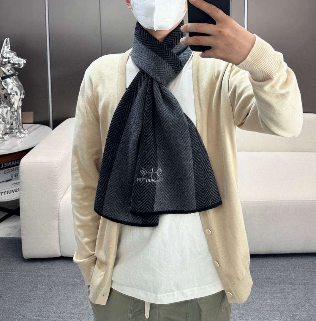 Louis Vuitton Classic Plaid Jacquard Cashmere Scarf L60379