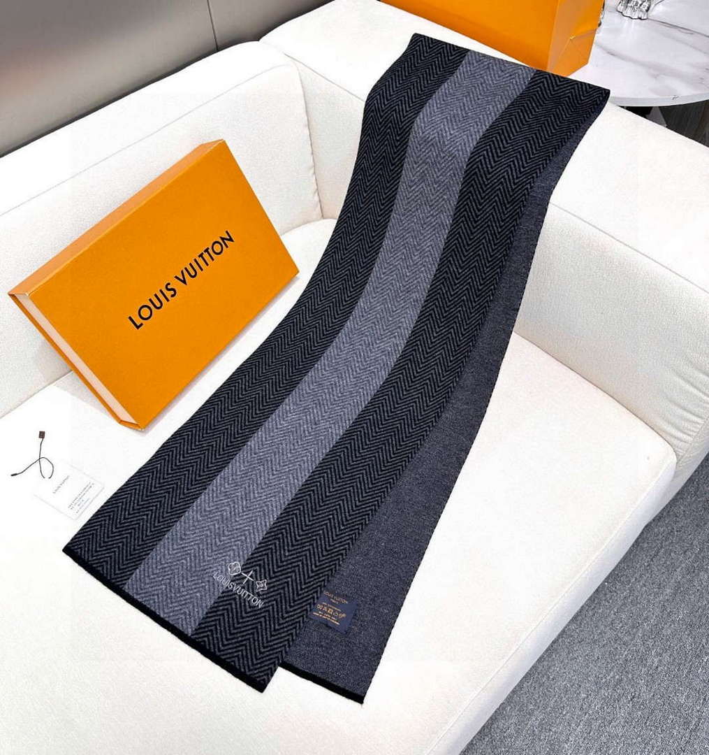 Louis Vuitton Classic Plaid Jacquard Cashmere Scarf L60379