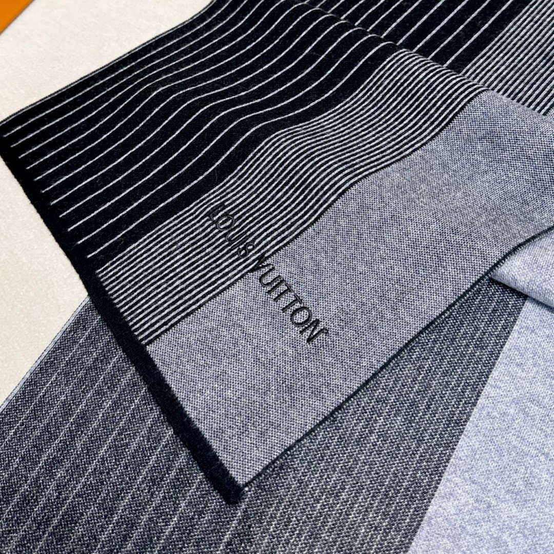 Louis Vuitton Classic Plaid Jacquard Cashmere Scarf L60381