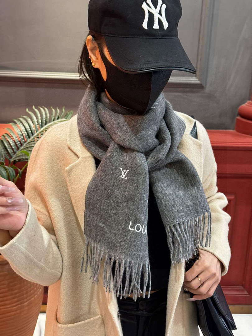Louis Vuitton Double-sided Cashmere Scarf L60369