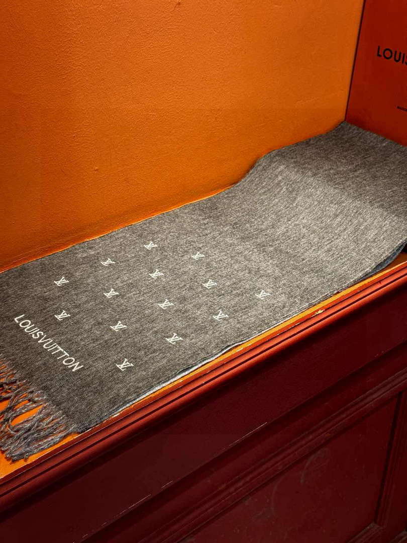 Louis Vuitton Double-sided Cashmere Scarf L60369