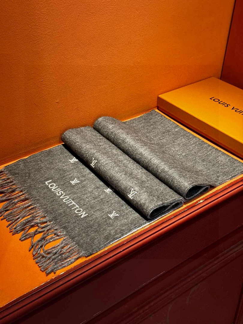 Louis Vuitton Double-sided Cashmere Scarf L60369