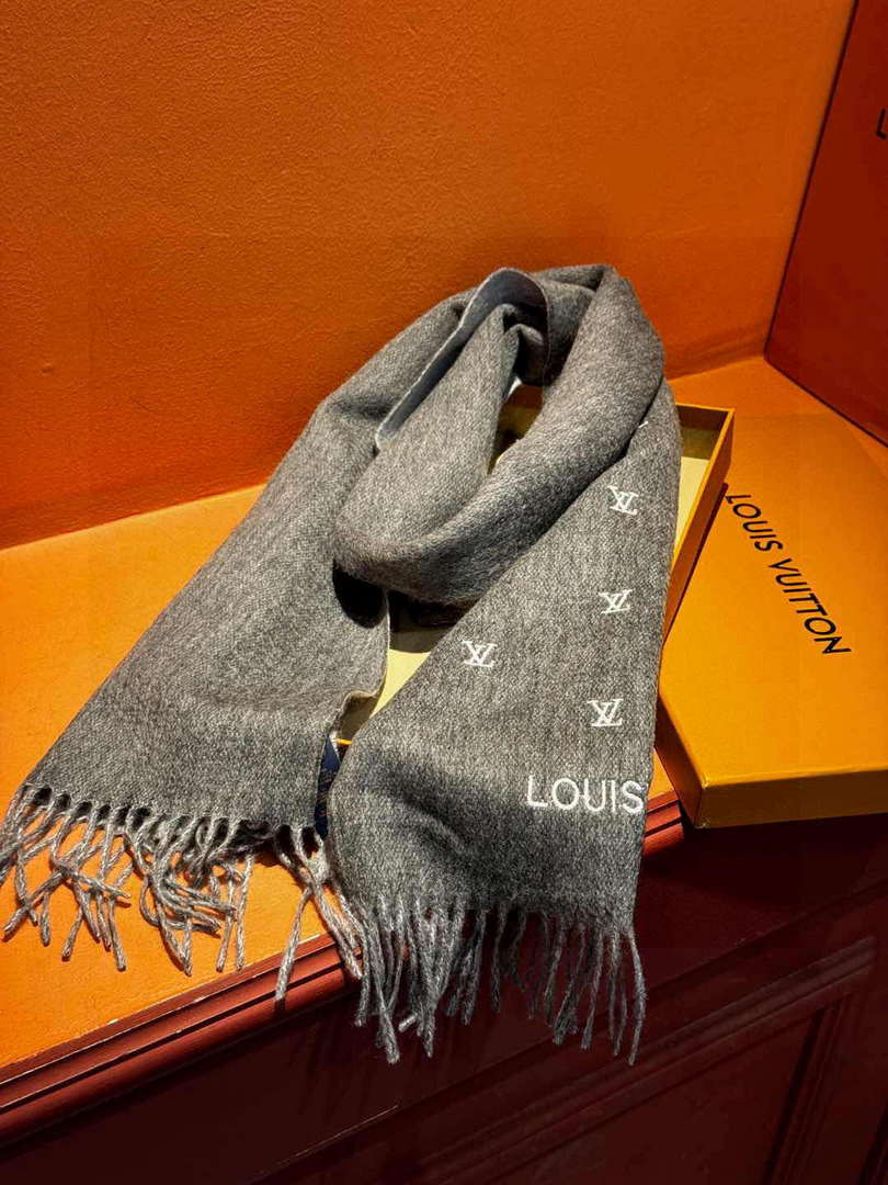 Louis Vuitton Double-sided Cashmere Scarf L60369