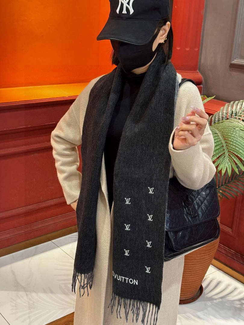 Louis Vuitton Double-sided Cashmere Scarf L60370