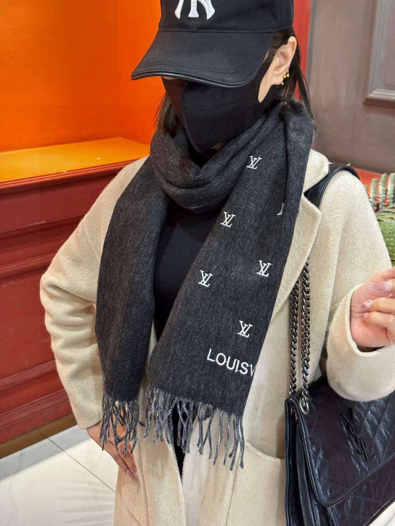 Louis Vuitton Double-sided Cashmere Scarf L60370