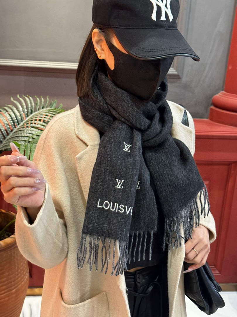 Louis Vuitton Double-sided Cashmere Scarf L60370