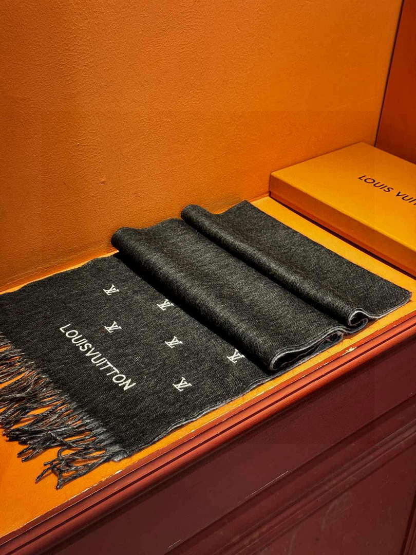 Louis Vuitton Double-sided Cashmere Scarf L60370
