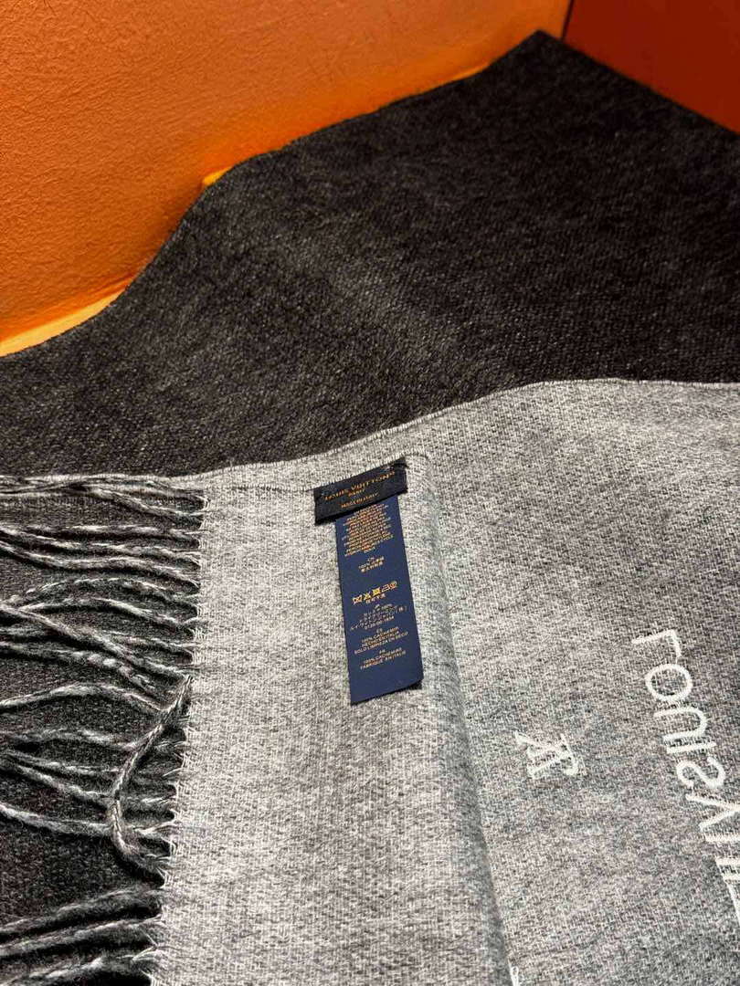 Louis Vuitton Double-sided Cashmere Scarf L60370