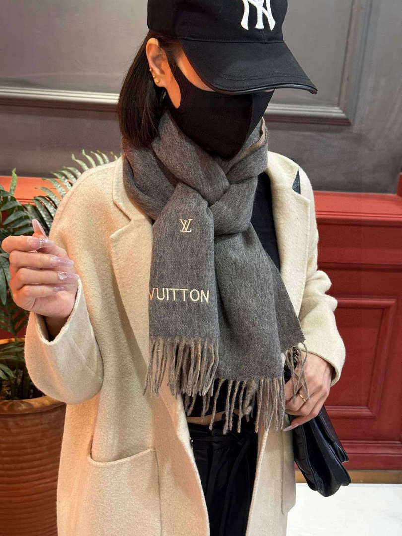 Louis Vuitton Double-sided Cashmere Scarf L60372