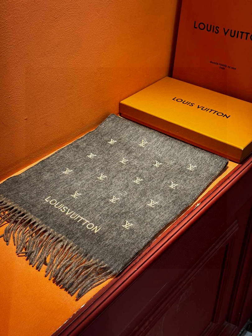Louis Vuitton Double-sided Cashmere Scarf L60372