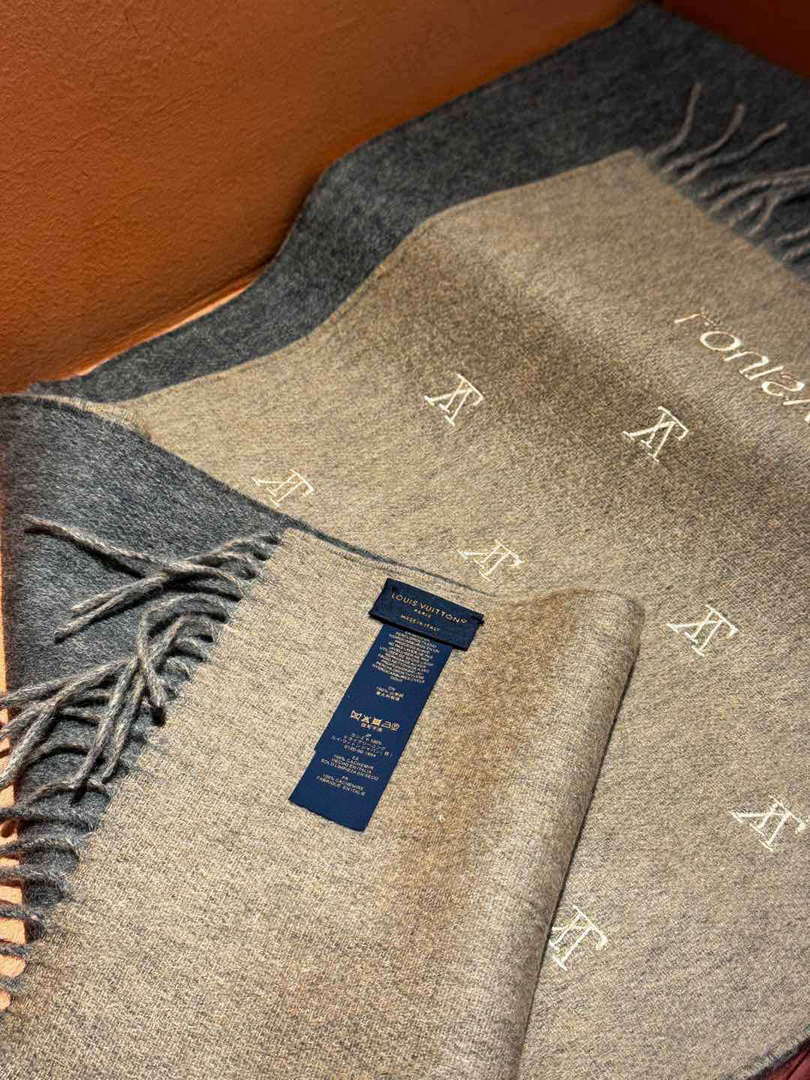 Louis Vuitton Double-sided Cashmere Scarf L60372
