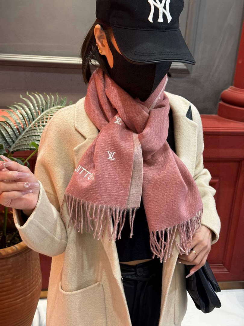 Louis Vuitton Double-sided Cashmere Scarf L60373
