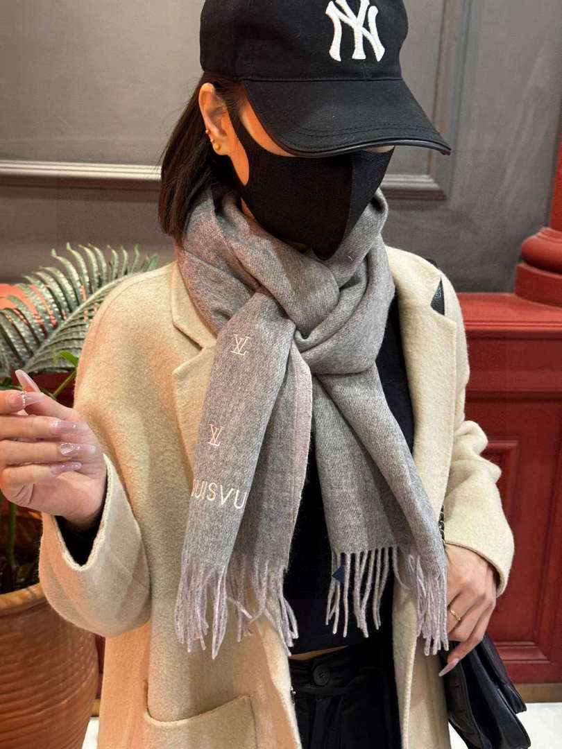 Louis Vuitton Double-sided Cashmere Scarf L60374