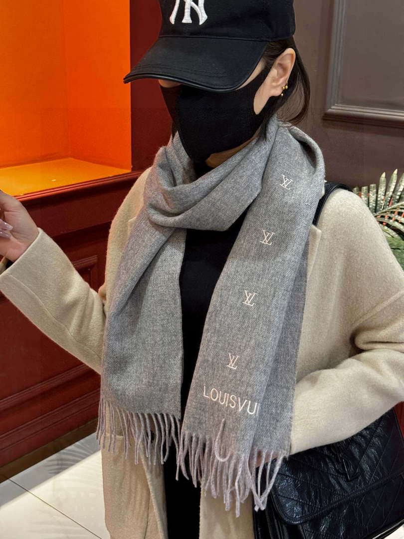 Louis Vuitton Double-sided Cashmere Scarf L60374