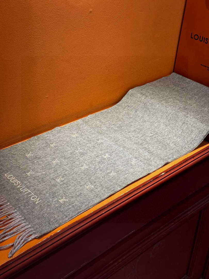 Louis Vuitton Double-sided Cashmere Scarf L60374