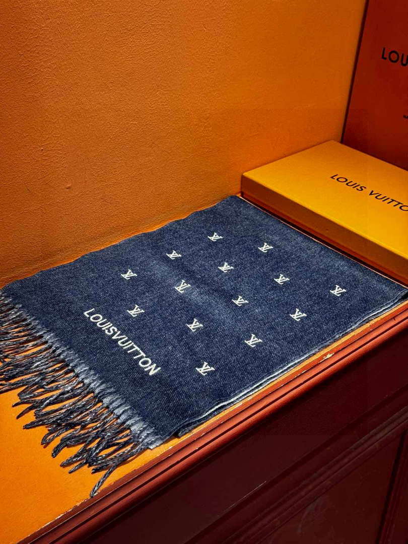 Louis Vuitton Double-sided Cashmere Scarf L60375