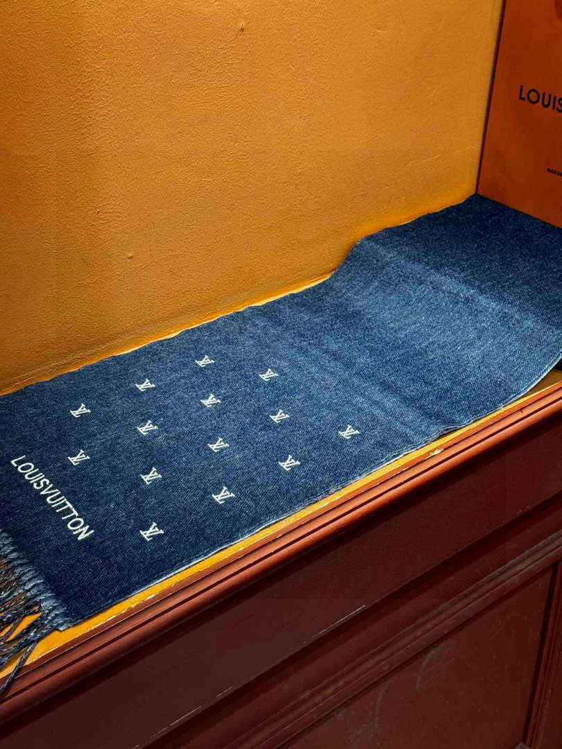 Louis Vuitton Double-sided Cashmere Scarf L60375